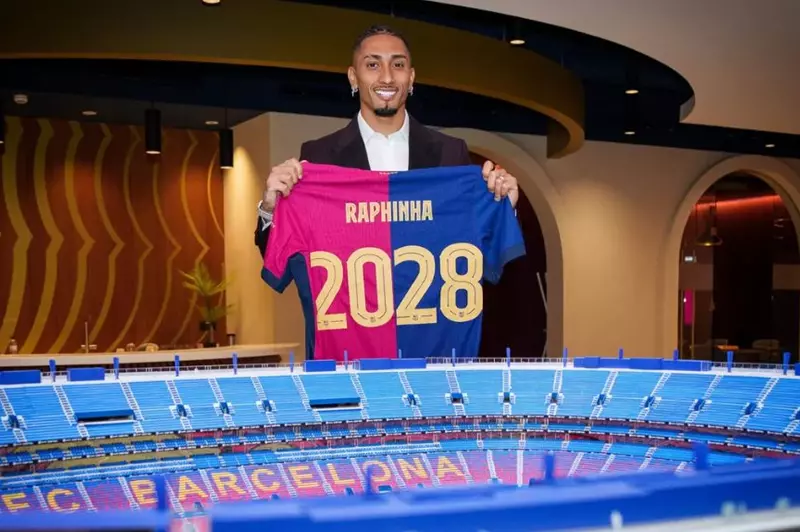 تحليل أداء رافينيا مع برشلونة هذا الموسم بعد تجديد عقده: إحصائيات وحقائق